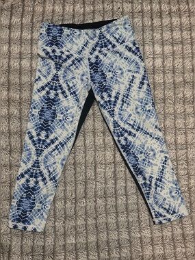 Victoria’s Secret VSX Sport Knockout Leggings Size M Blue Tie Dye Pattern
